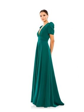 Mac Duggal 55681 Emerald Green Pleated Flutter Sleeve Gown Size 10 NWT